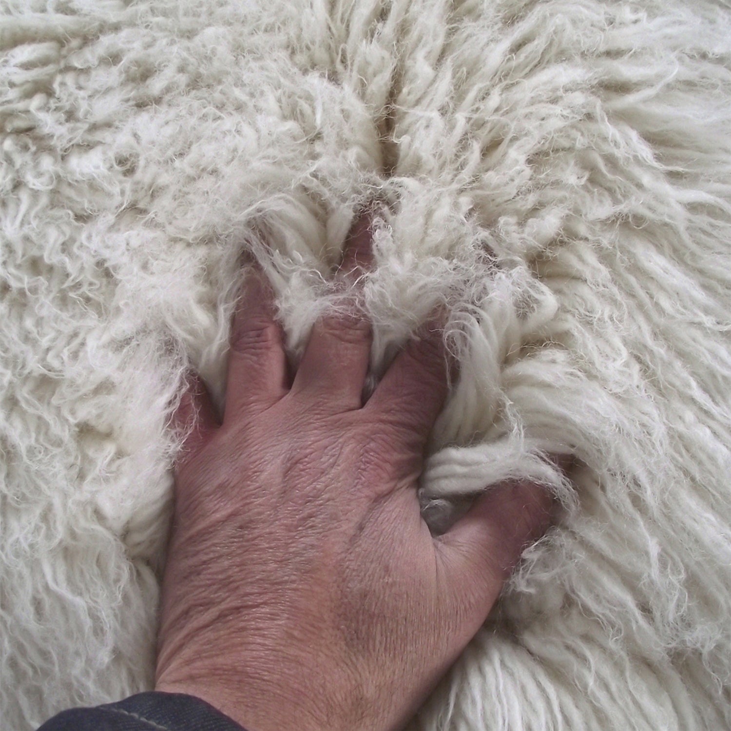 FLOKATI SHAG OTTOMAN | SHAGGY POOF | STYLISH ROOM ACCENT