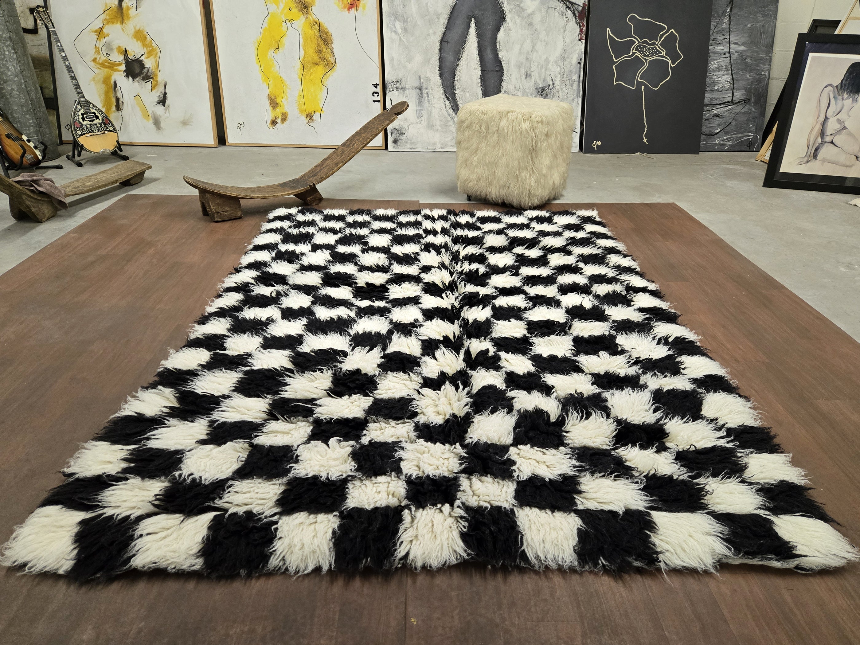 BEAUTIFUL 5x7 BLACK+WHITE PATCHWORK FLOKATI RUG. LONG 4” PILE. WOOL AREA RUG