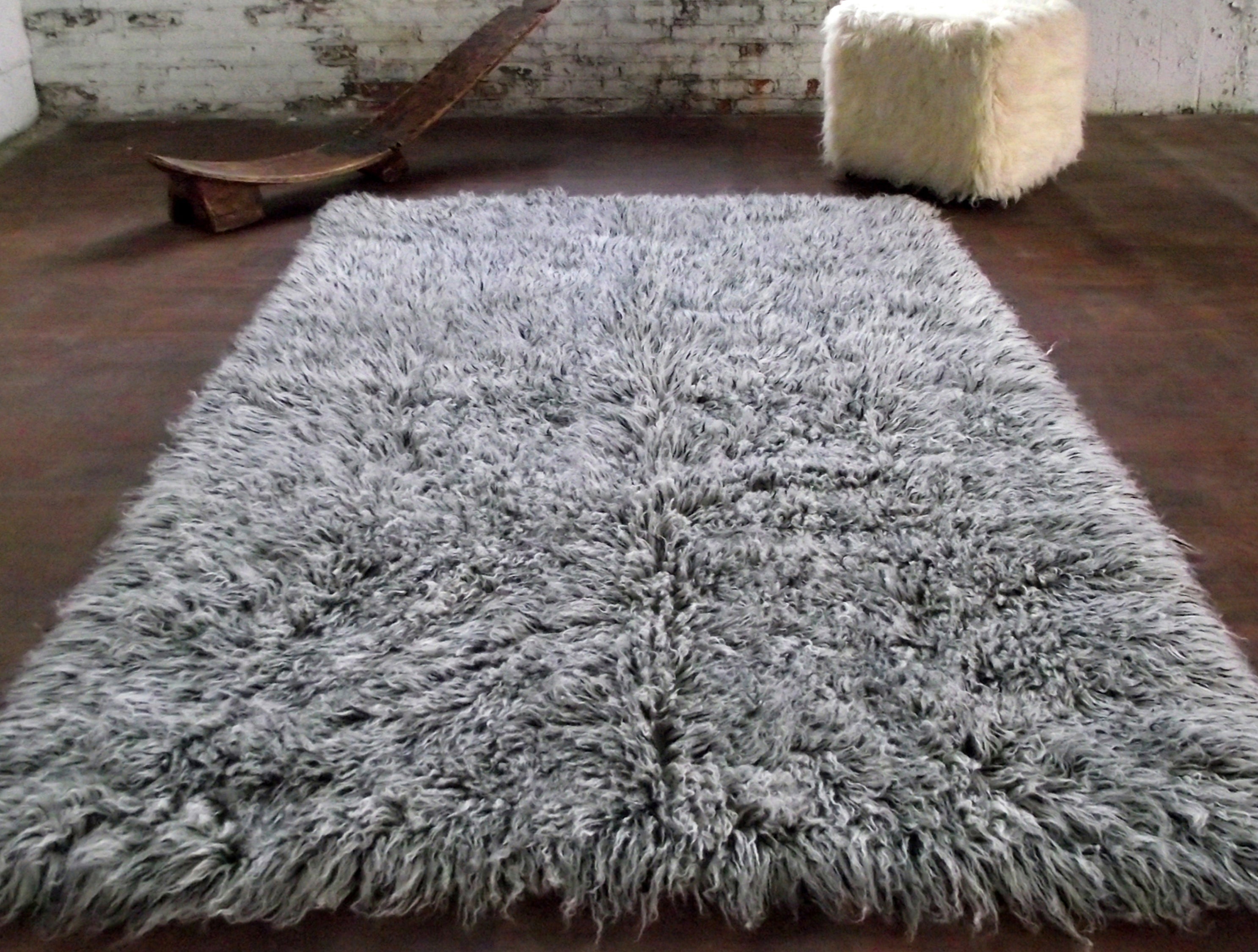 STYLISH BLACK AND WHITE BLEND FLOKATI RUG | THICK 3.5