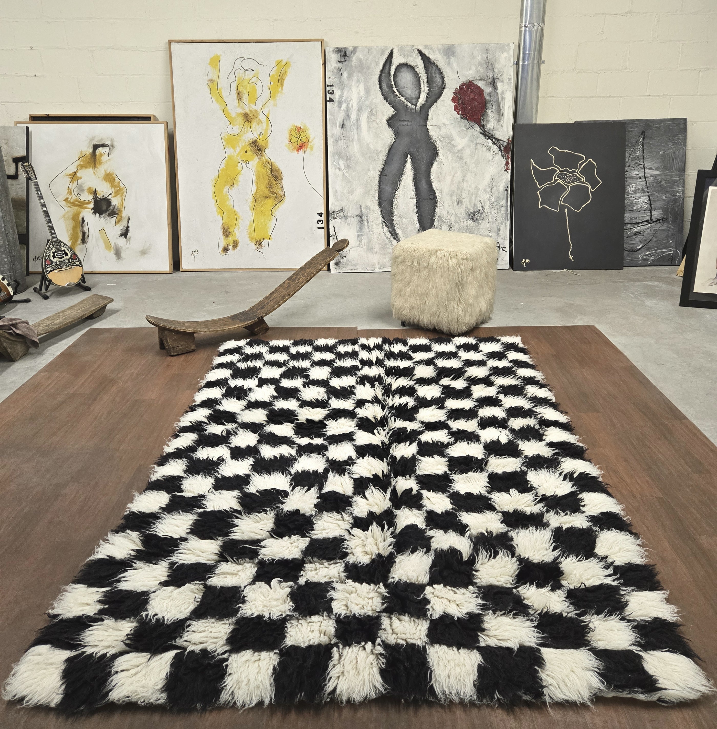 BEAUTIFUL 5x7 BLACK+WHITE PATCHWORK FLOKATI RUG. LONG 4” PILE. WOOL AREA RUG